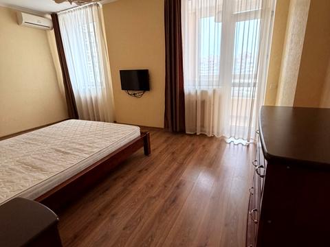 квартира за адресою Анни Ахматової вул., 30