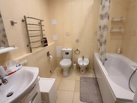 квартира за адресою Анни Ахматової вул., 30