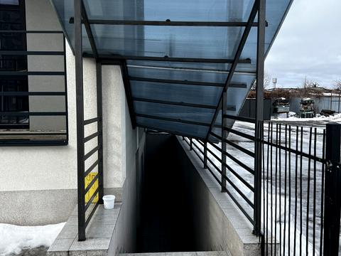 комерційна за адресою смт. Гостомель, Українська, 12