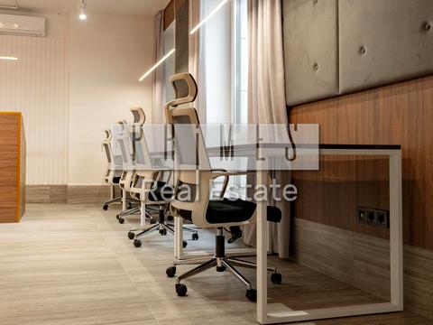 комерційна за адресою Бульварно-Кудрявська вул. (Воровського), 15а