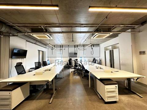 комерційна за адресою Саксаганського вул., 5