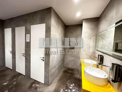 комерційна за адресою Саксаганського вул., 5