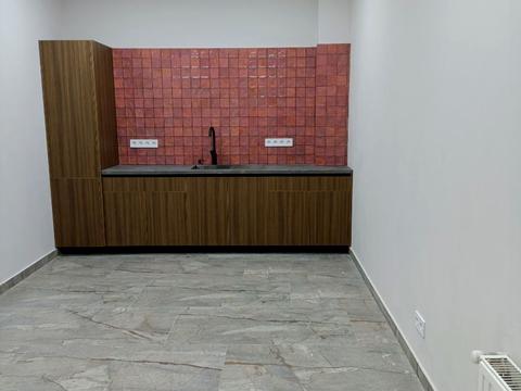 комерційна за адресою Мечникова вул., 11