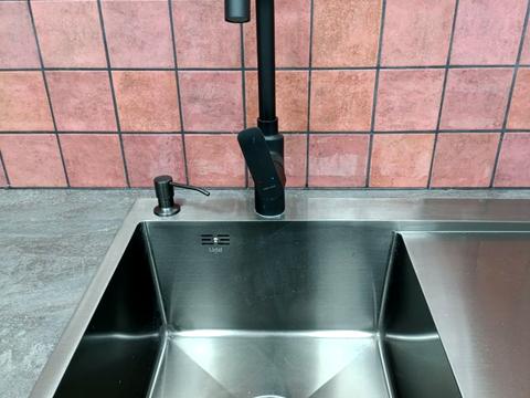 комерційна за адресою Мечникова вул., 11