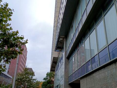 комерційна за адресою Мечникова вул., 11