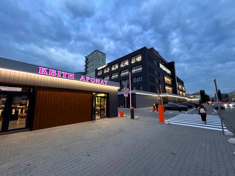 комерційна за адресою Костянтинівська вул., 66