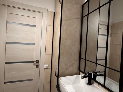 комерційна за адресою Перемоги вул., 8/4