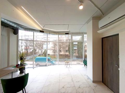 комерційна за адресою Грушевського вул., 51