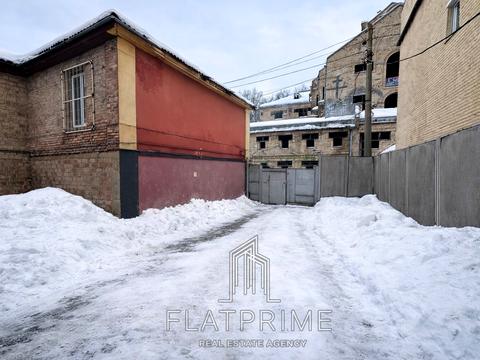 комерційна за адресою Нижньоюрківська вул., 39А