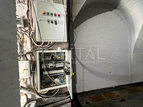 комерційна за адресою Євгена Коновальця вул. (Щорса), 44