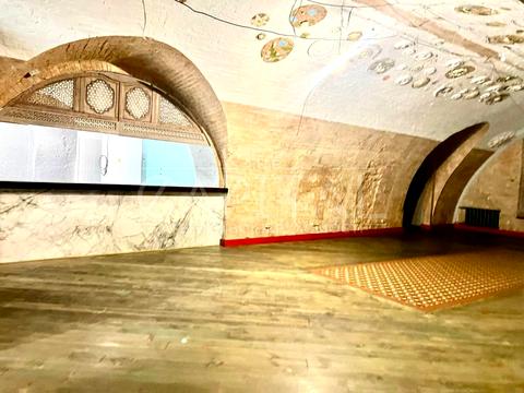 комерційна за адресою Євгена Коновальця вул. (Щорса), 44