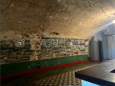 комерційна за адресою Євгена Коновальця вул. (Щорса), 44