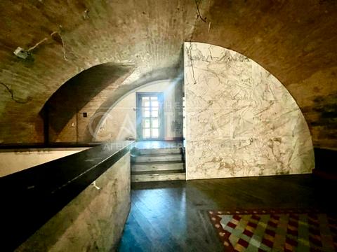 комерційна за адресою Євгена Коновальця вул. (Щорса), 44