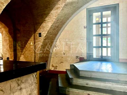 комерційна за адресою Євгена Коновальця вул. (Щорса), 44