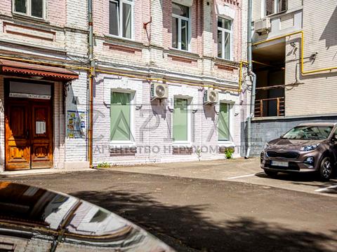 комерційна за адресою Київ, Богдана Хмельницького вул., 1