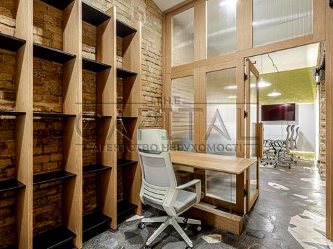 комерційна за адресою Київ, Богдана Хмельницького вул., 1