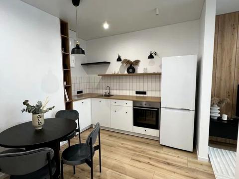 квартира за адресою Київ, Салютна вул., 2к20