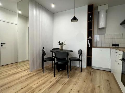 квартира за адресою Київ, Салютна вул., 2к20