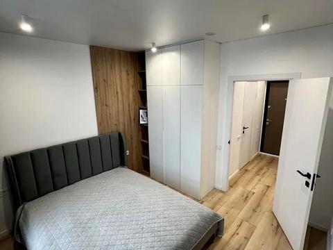 квартира за адресою Київ, Салютна вул., 2к20