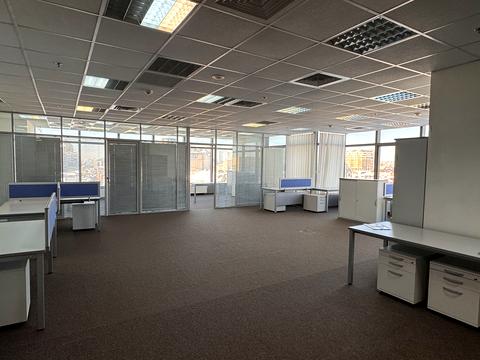 комерційна за адресою Богдана Хмельницького вул., 19/21