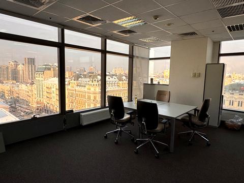 комерційна за адресою Богдана Хмельницького вул., 19/21