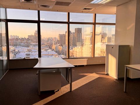 комерційна за адресою Богдана Хмельницького вул., 19/21