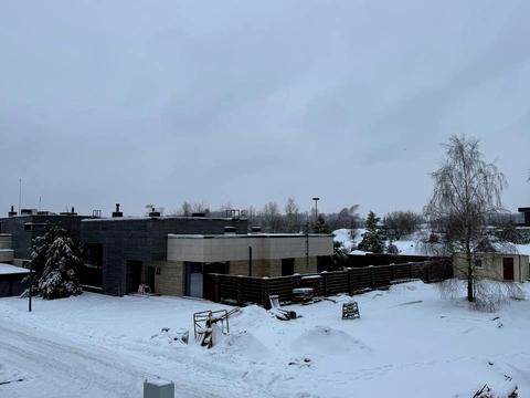 ділянка за адресою Квітнева вул.