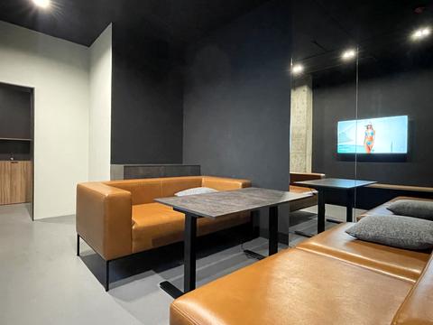 комерційна за адресою Євгена Коновальця вул. (Щорса), 44-А