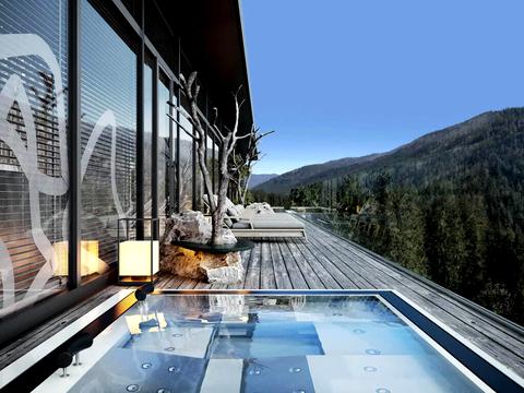 комерційна за адресою вул. Героїв Майдану, 1