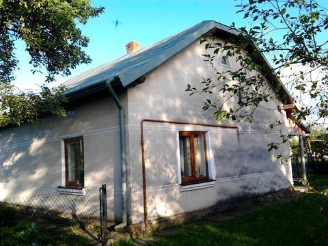 будинок за адресою с. Долобів, Нова