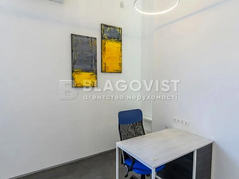 комерційна за адресою Сім'ї Стешенків вул. (Тимофія Строкача), 9