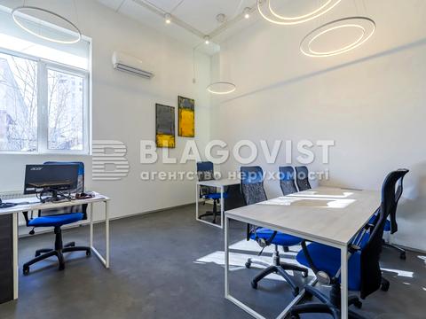 комерційна за адресою Сім'ї Стешенків вул. (Тимофія Строкача), 9