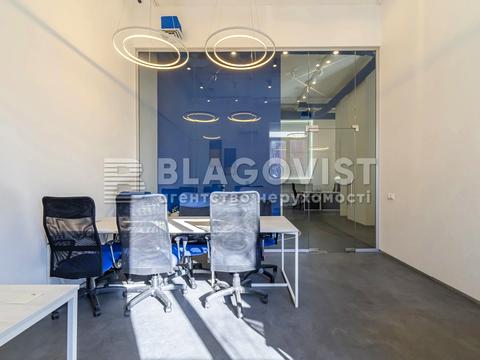 комерційна за адресою Сім'ї Стешенків вул. (Тимофія Строкача), 9