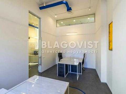 комерційна за адресою Сім'ї Стешенків вул. (Тимофія Строкача), 9