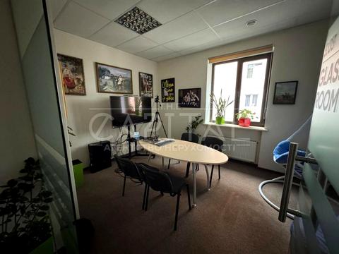 комерційна за адресою Голосіївський просп. (40-річчя Жовтня), 82