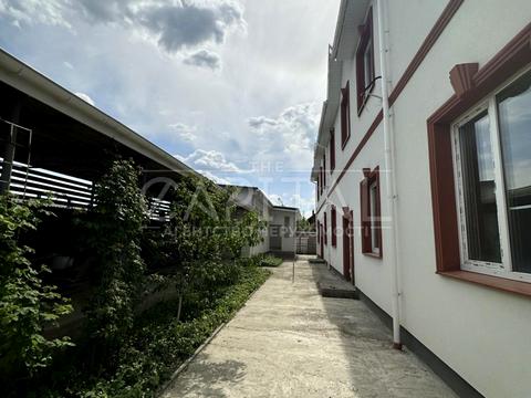 комерційна за адресою Київська вул., 1