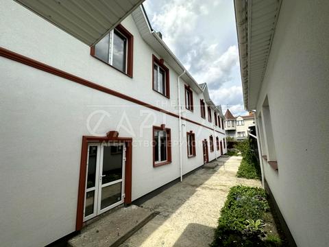 комерційна за адресою Київська вул., 1