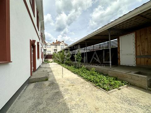 комерційна за адресою Київська вул., 1