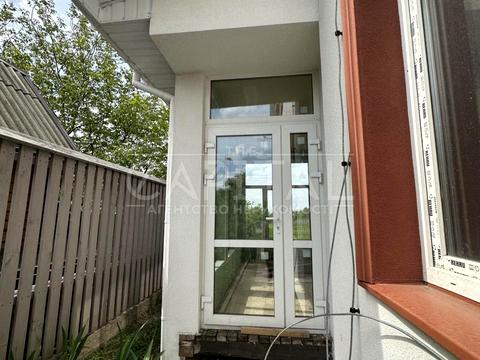 комерційна за адресою Київська вул., 1