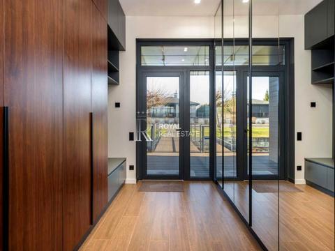 будинок за адресою с. Вишеньки, Європейська вул.