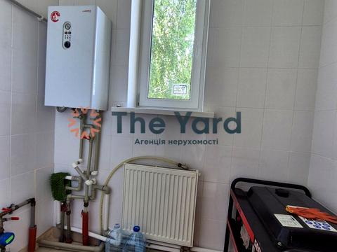 комерційна за адресою Різдвяна, 1