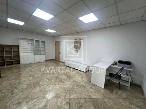 комерційна за адресою вул. Єрощенка, 12