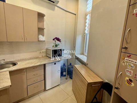 комерційна за адресою В'ячеслава Чорновола вул., 27