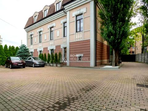 комерційна за адресою Жилянська вул., 97