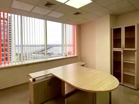 комерційна за адресою Королеви Єлизавети ІІ вул. (Глинки), 2