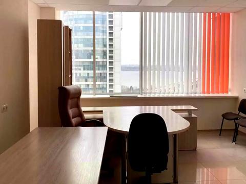 комерційна за адресою Королеви Єлизавети ІІ вул. (Глинки), 2