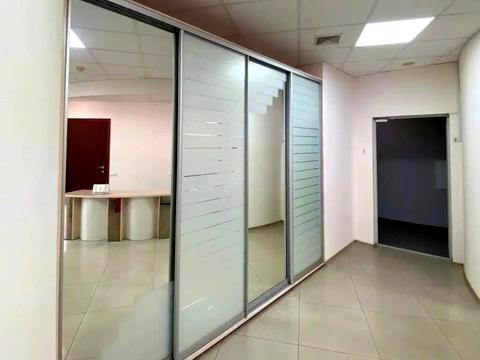 комерційна за адресою Королеви Єлизавети ІІ вул. (Глинки), 2