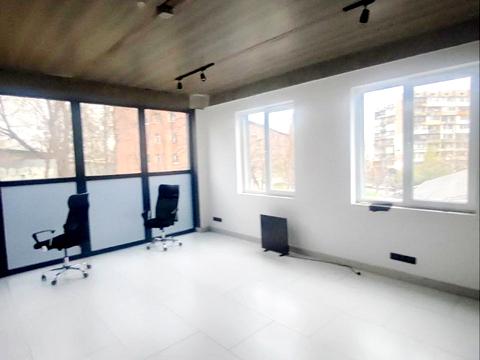 комерційна за адресою Нижньоюрківська вул., 7