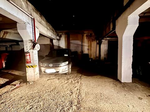 паркомісце за адресою Левка Лук'яненка вул. (Маршала Тимошенка), 2