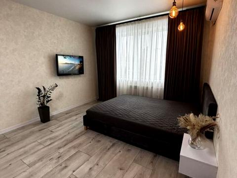 квартира за адресою Академіка Єфремова вул. (Командарма Уборевича), 7-А